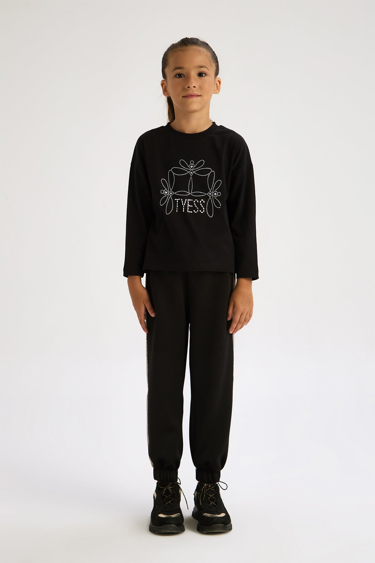 تي شيرت أسود للبنات