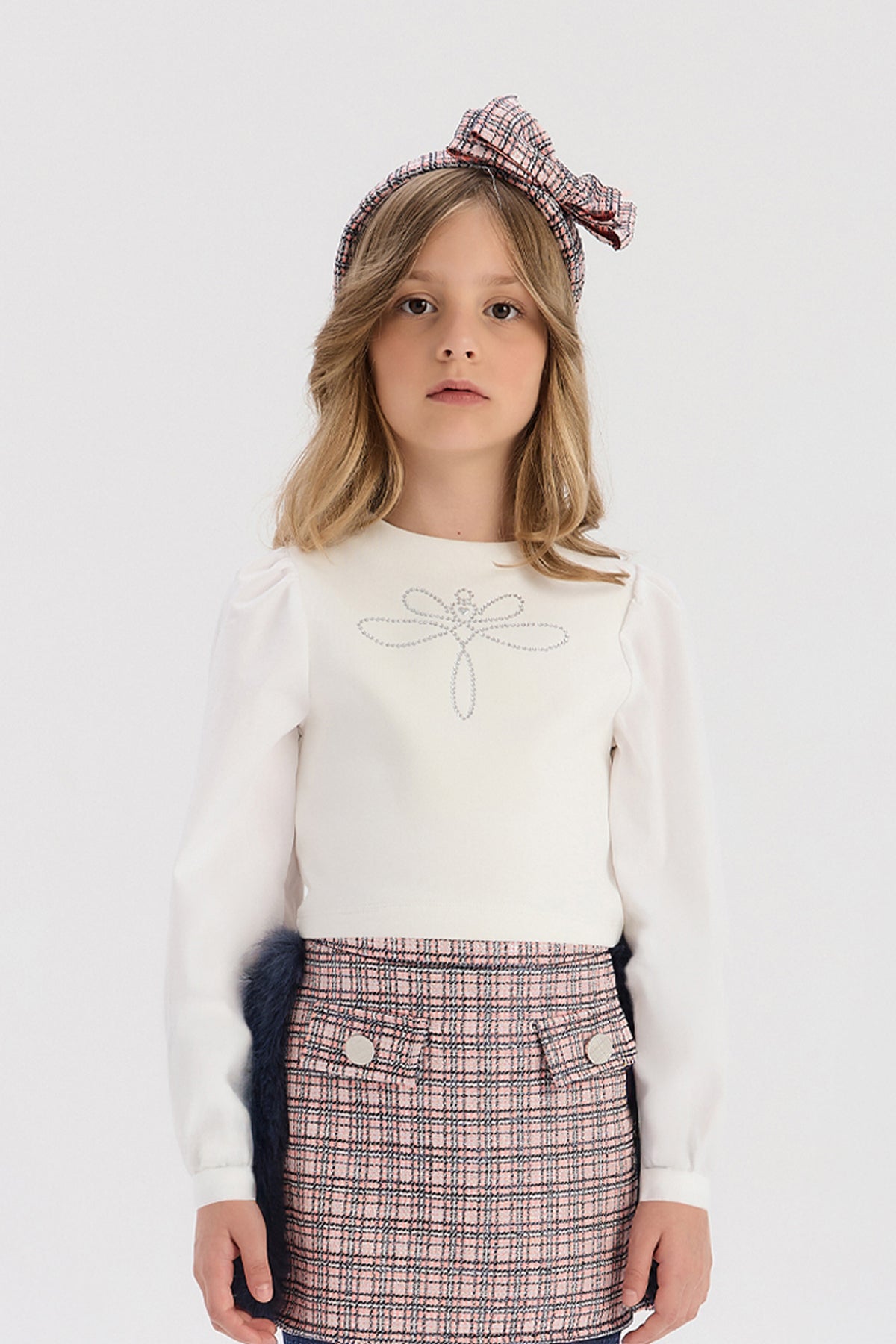 بلوزة بيضاء للبنات