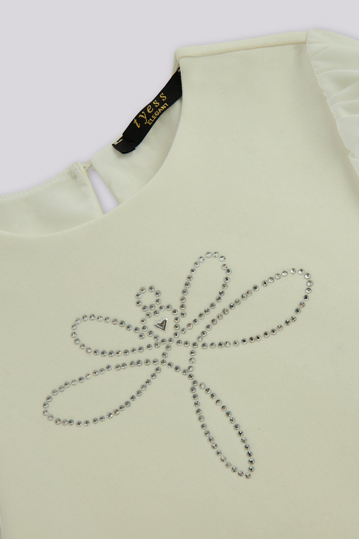 بلوزة بيضاء للبنات