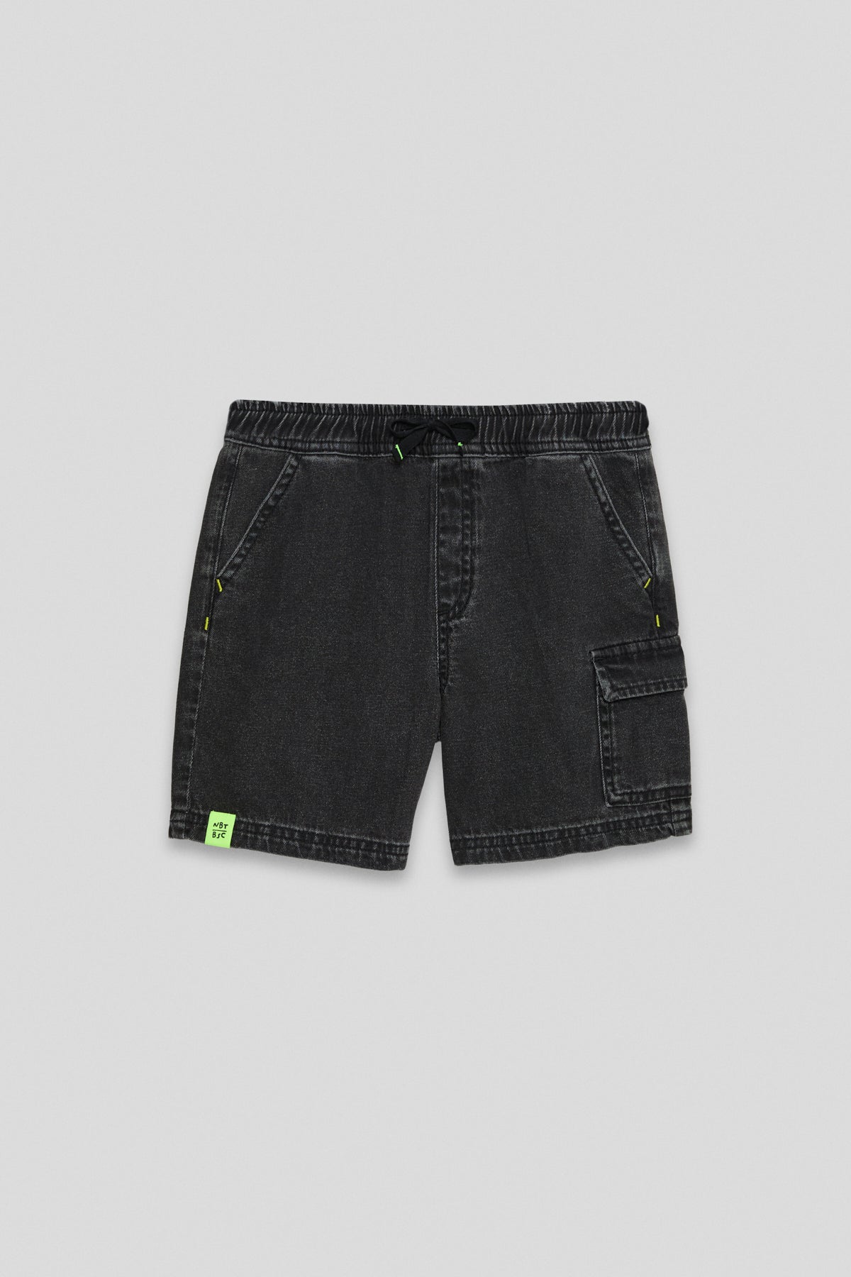 شورت فتيان أنثراسايت