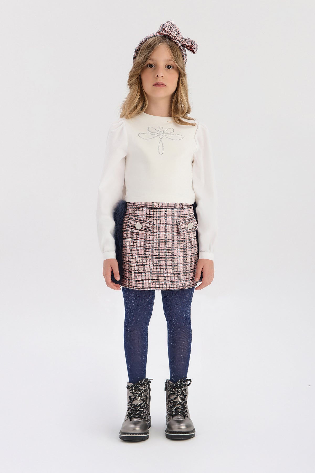 بلوزة بيضاء للبنات