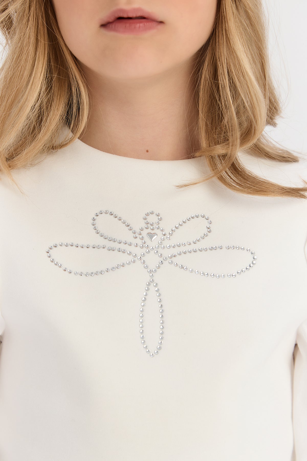 بلوزة بيضاء للبنات